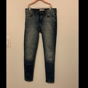 Banana Republic size 27 Distressed Skinny Jeans